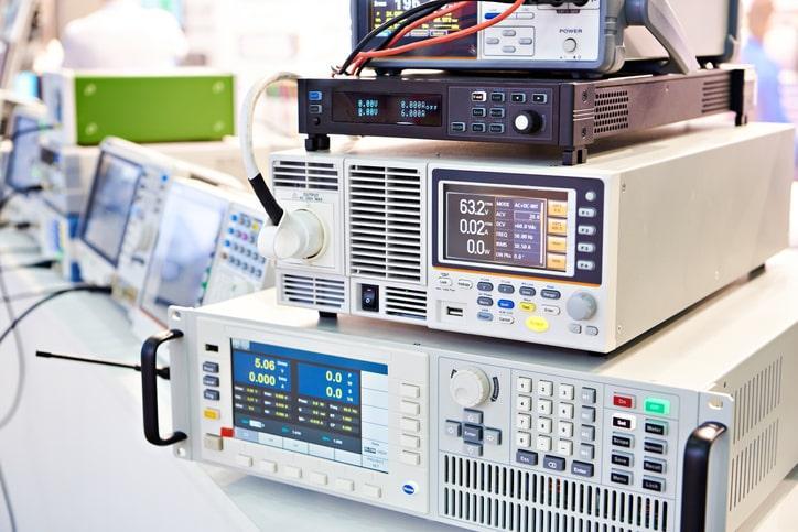 Power supplies and electronic measuring devices